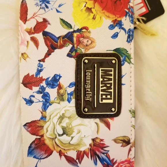 CAPTAIN MARVEL FLORAL PRINT WALLET - Picture 2 of 5